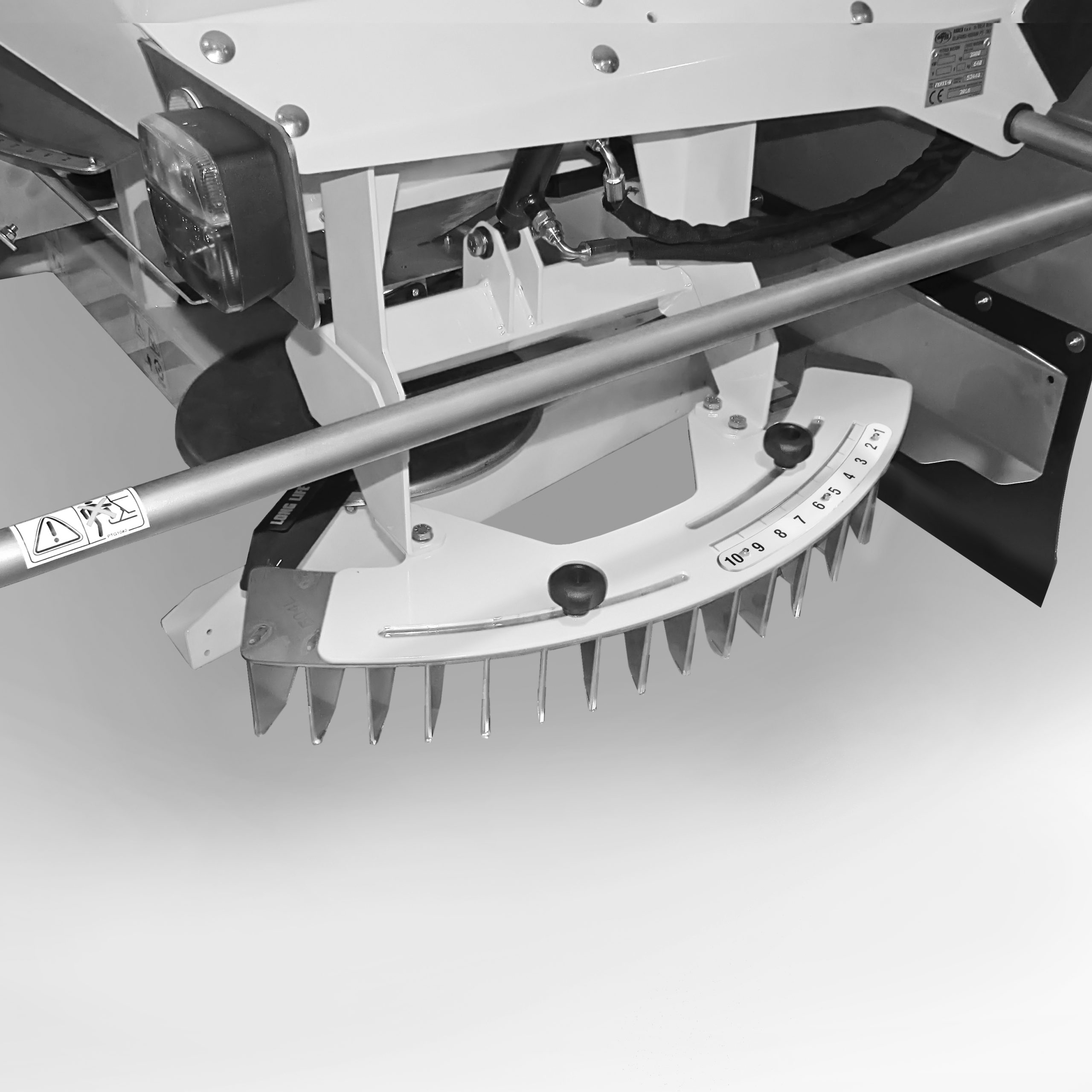 Mobile limiter on the right edge of the spreader.