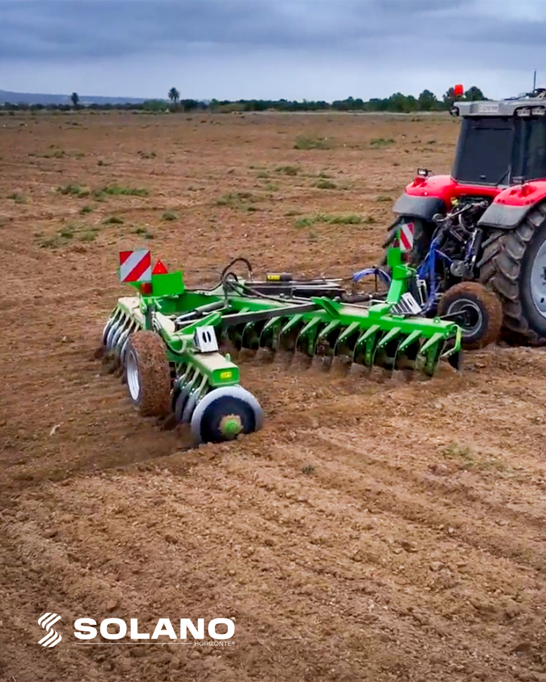 máquina para arar la tierra